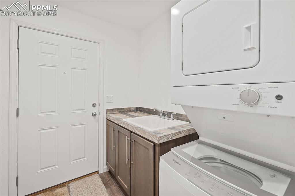 Image 17 of 35: Laundry