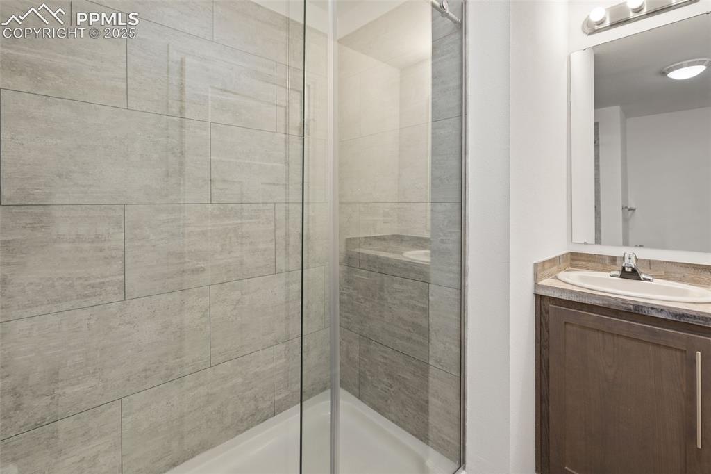 Image 19 of 42: Bathroom