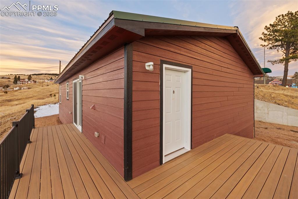 Image 27 of 35: Deck