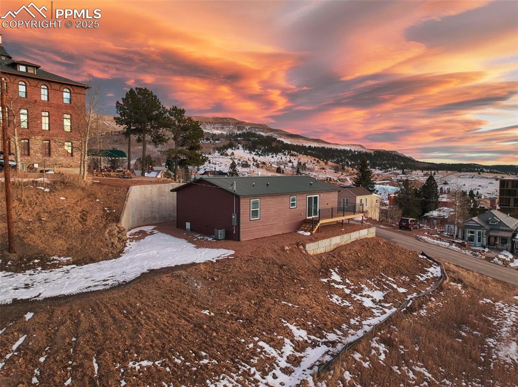 Image 28 of 35: Back of Structure