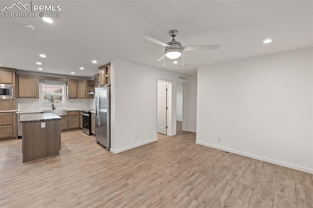 Image 4 of 35: Kitchen