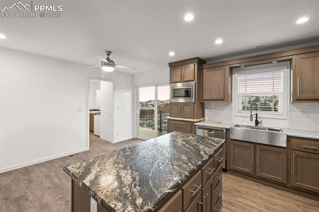 Image 8 of 35: Kitchen