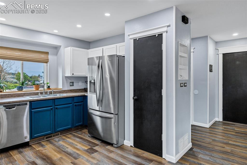 Image 12 of 30: Kitchen