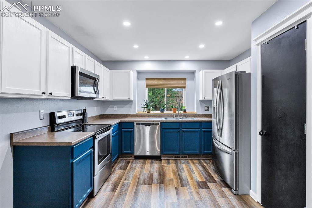 Image 13 of 30: Kitchen