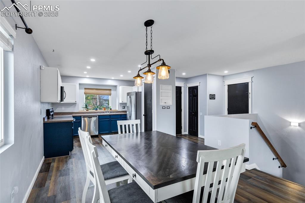 Image 16 of 30: Dining Area
