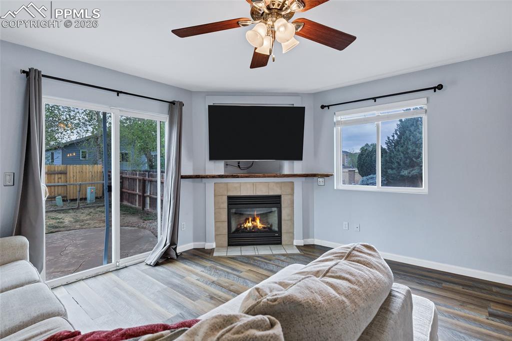 Image 18 of 30: Living Room