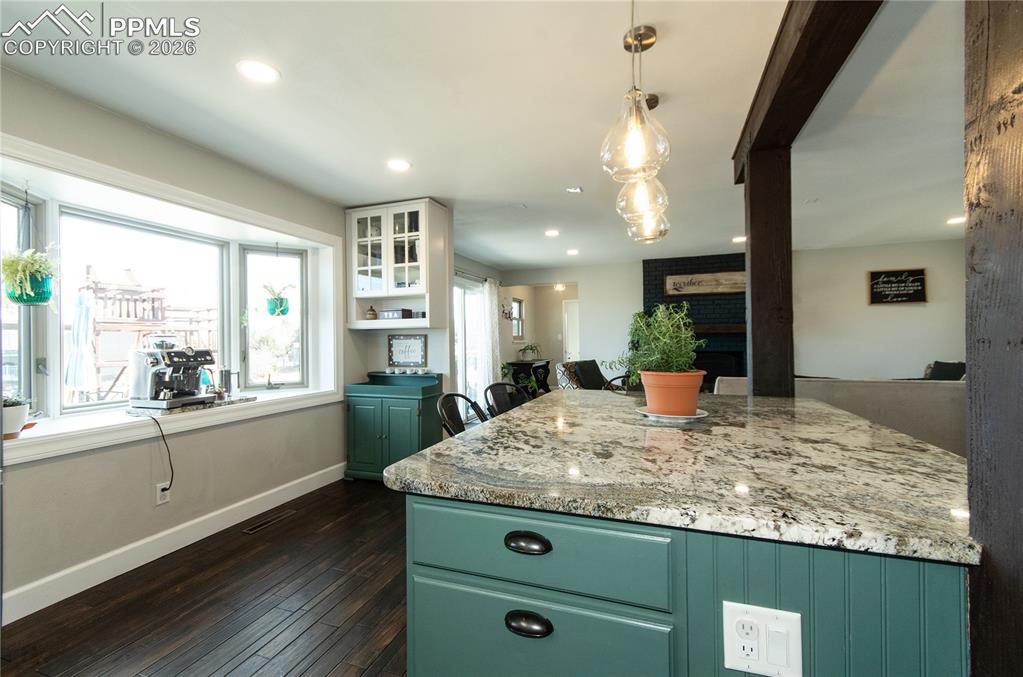 Image 11 of 49: Kitchen