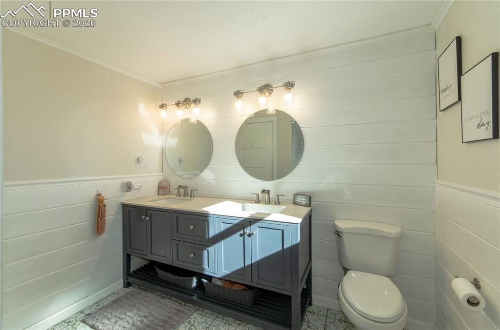 Image 27 of 49: Bathroom