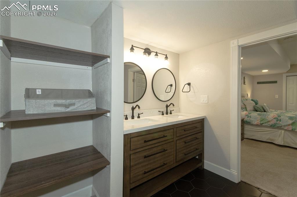 Image 33 of 49: Bathroom