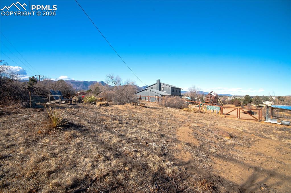 Image 39 of 49: Yard