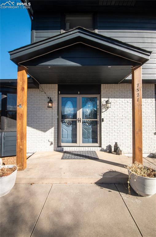 Image 4 of 49: Entry