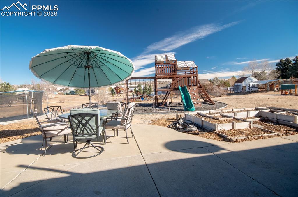 Image 44 of 49: Patio