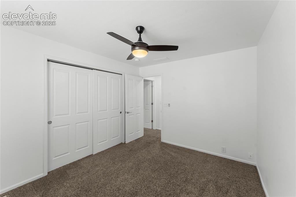 Image 19 of 27: Bedroom