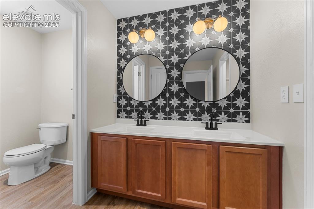 Image 21 of 27: Bathroom