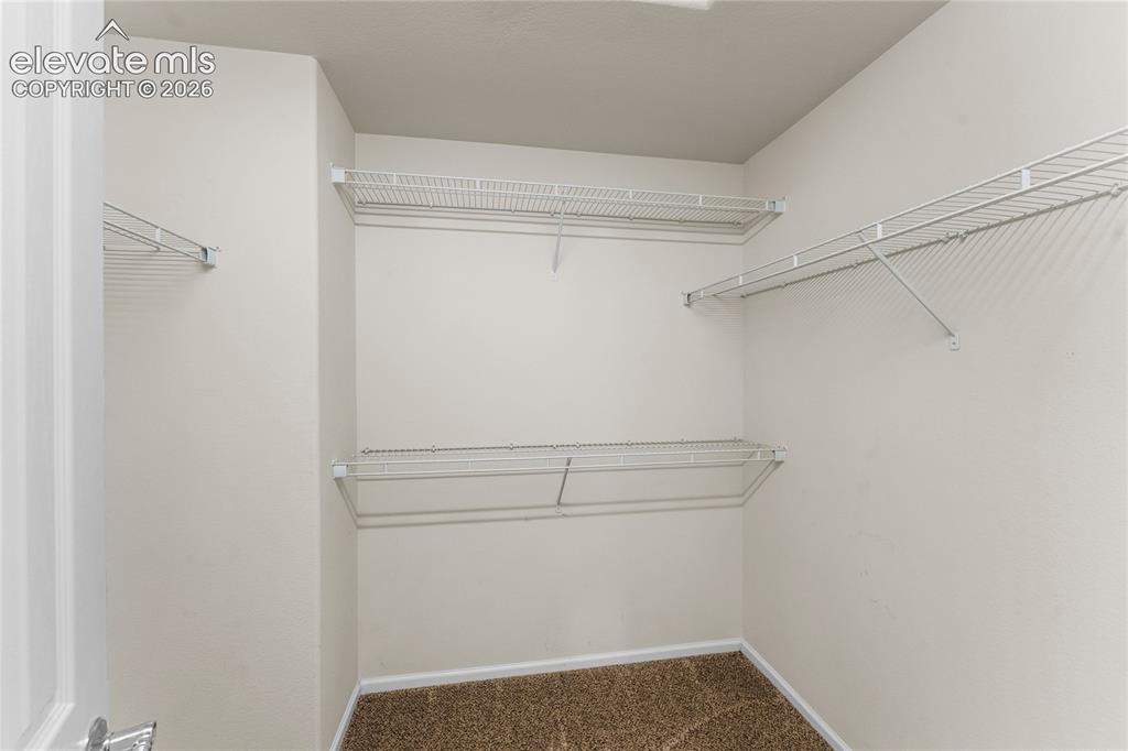 Image 23 of 27: Closet