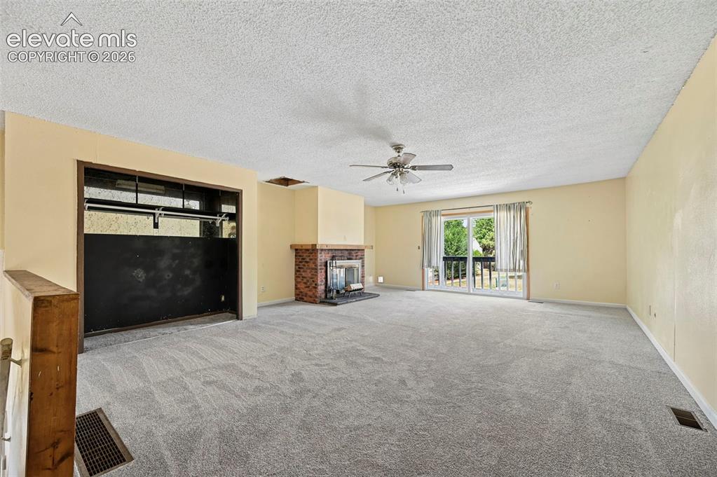 Image 11 of 27: Living Room
