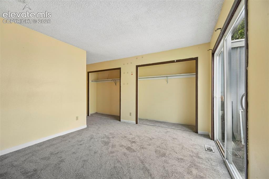 Image 15 of 27: Bedroom