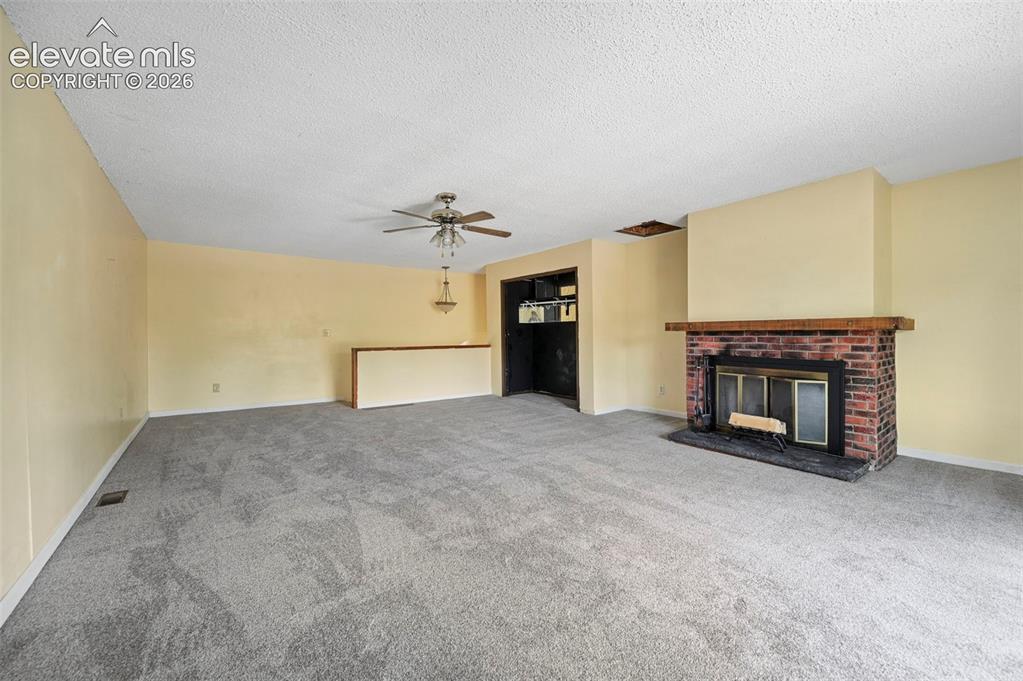 Image 8 of 27: Living Room
