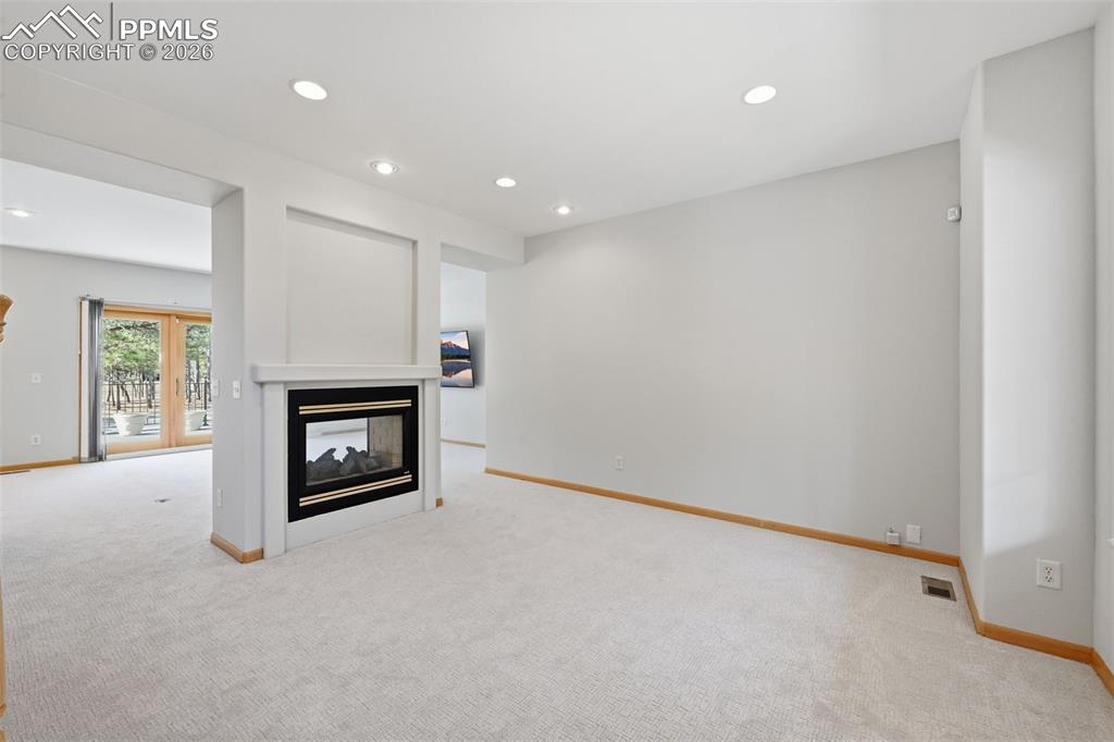 Image 13 of 50: Living Room