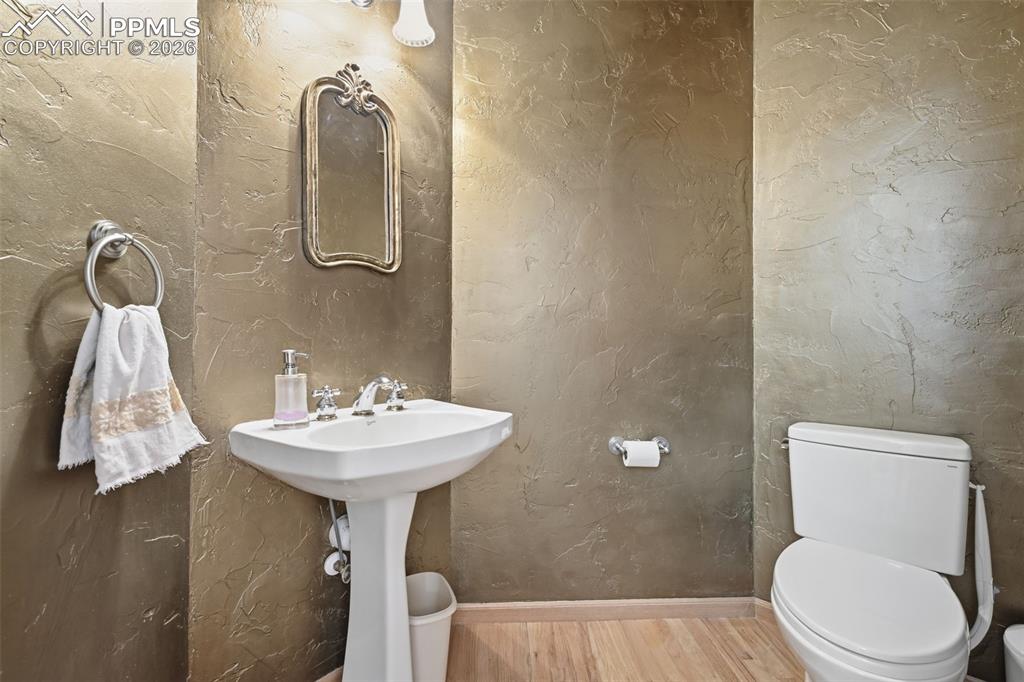 Image 28 of 50: Bathroom