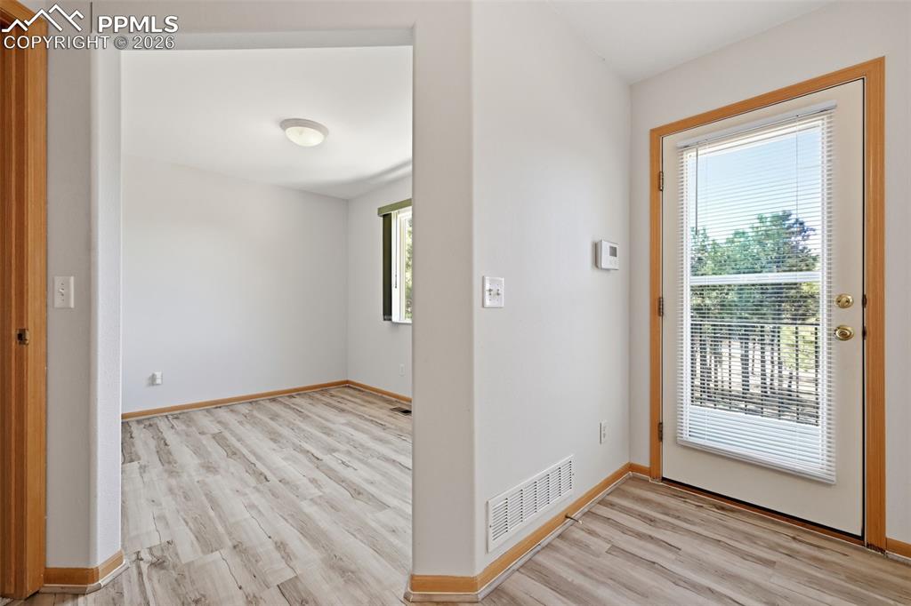 Image 33 of 50: Entry