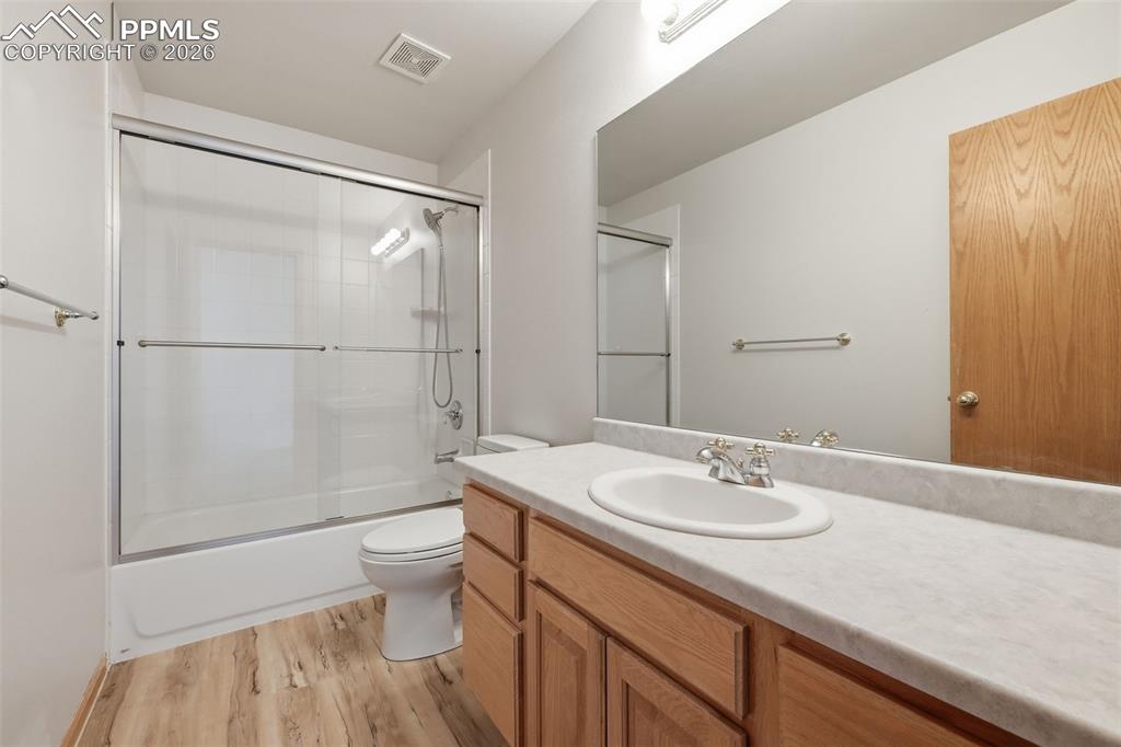 Image 39 of 50: Bathroom