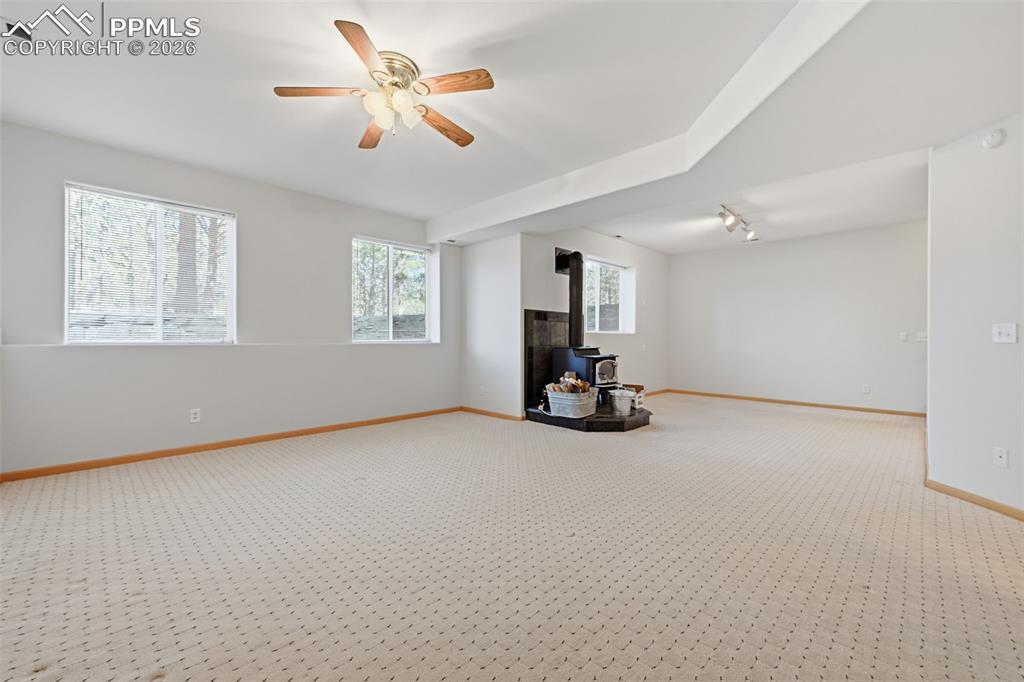 Image 41 of 50: Living Room