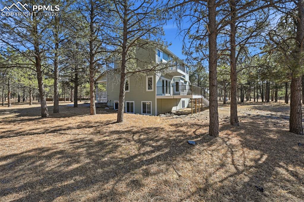 Image 5 of 50: Side of Structure