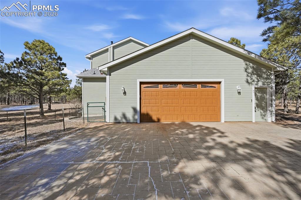 Image 9 of 50: Side of Structure