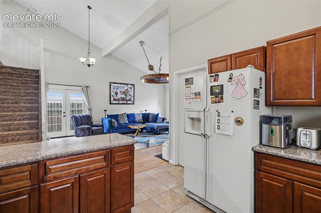 Image 10 of 30: Kitchen