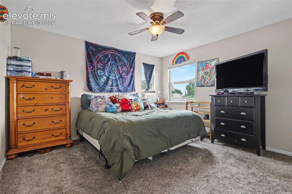 Image 14 of 30: Bedroom