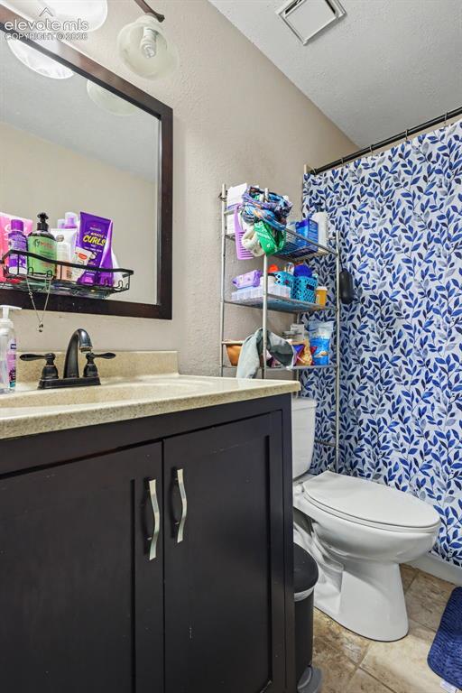 Image 16 of 30: Bathroom
