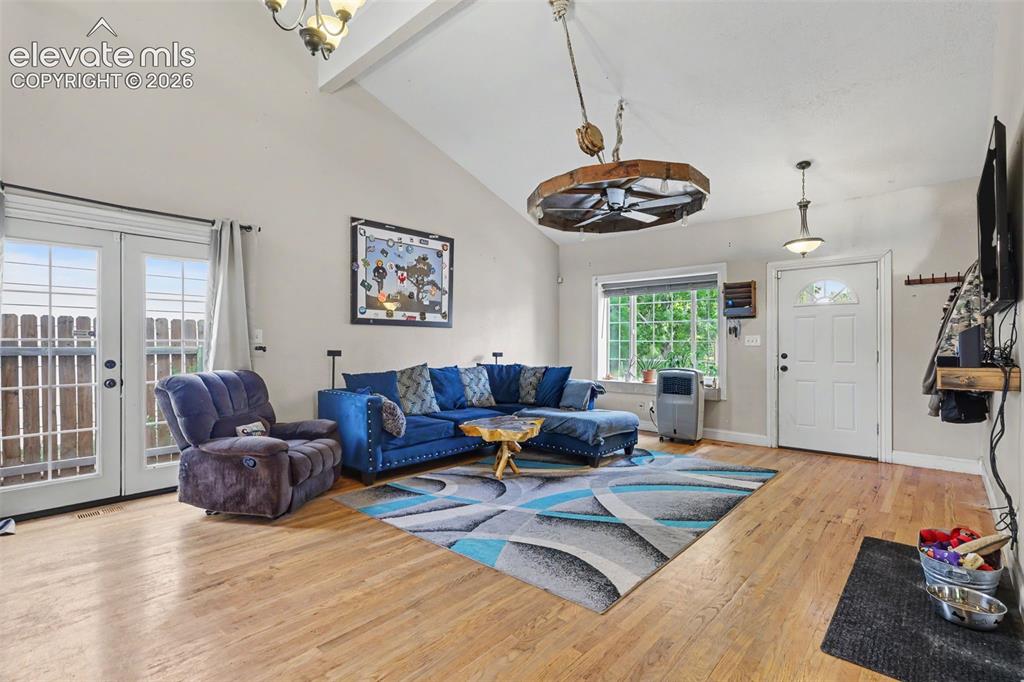 Image 5 of 30: Living Room