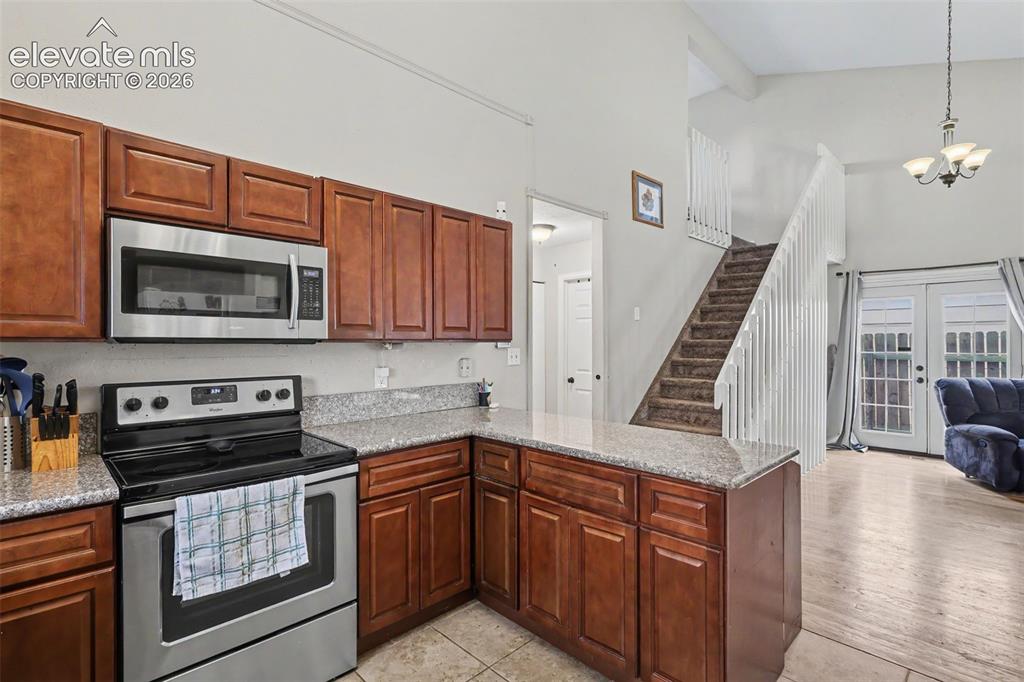 Image 9 of 30: Kitchen