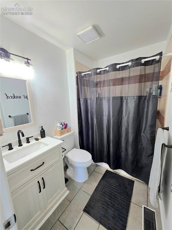 Image 17 of 19: Bathroom