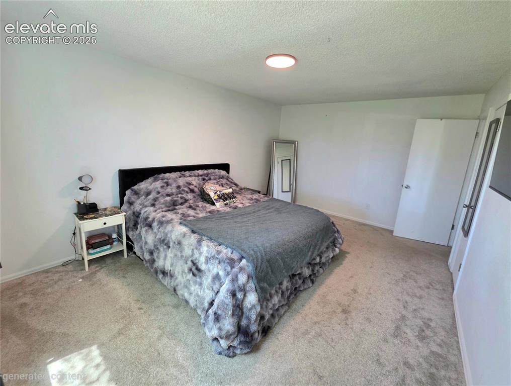 Image 18 of 19: Bedroom