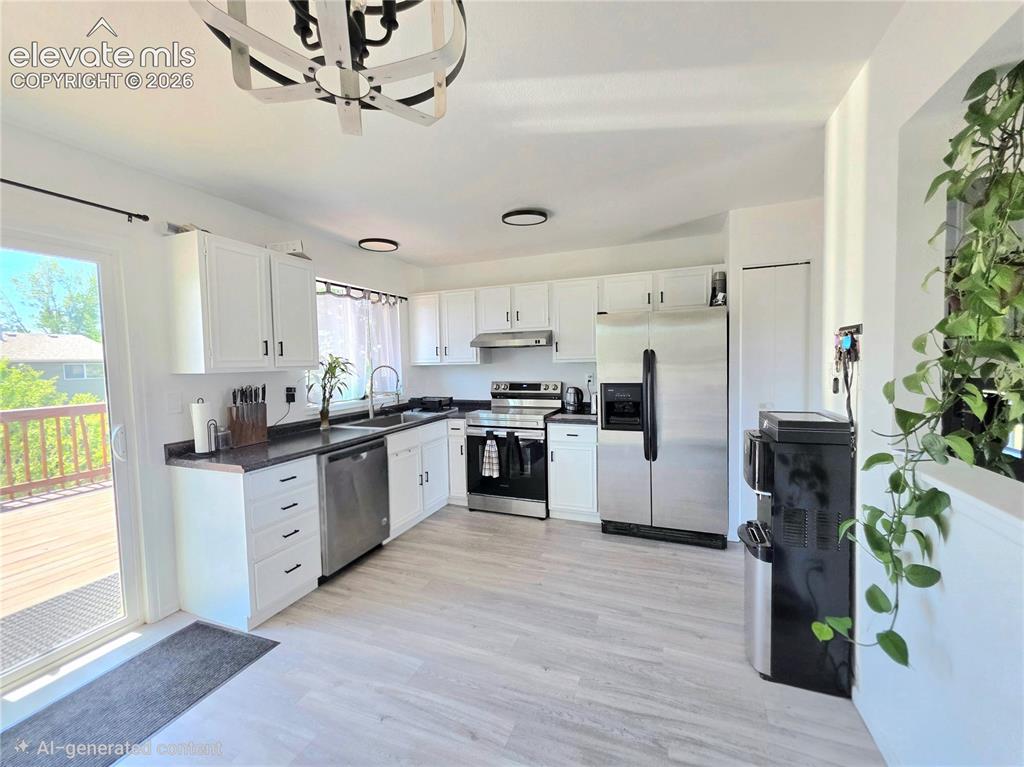 Image 5 of 19: Kitchen
