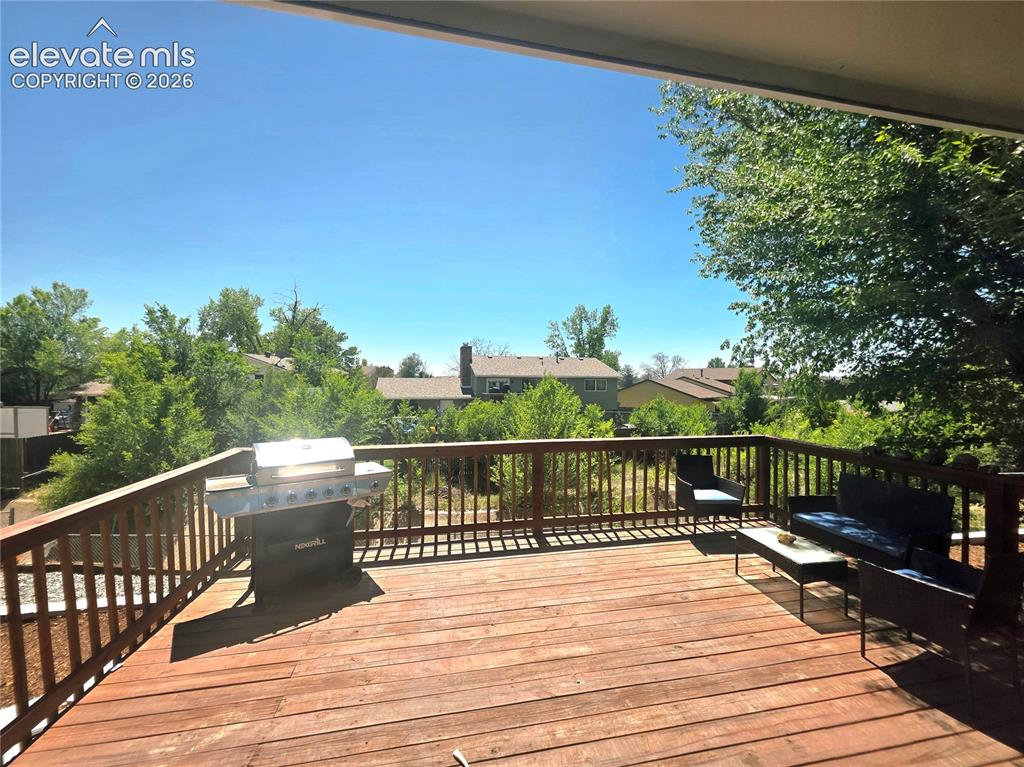 Image 6 of 19: Deck