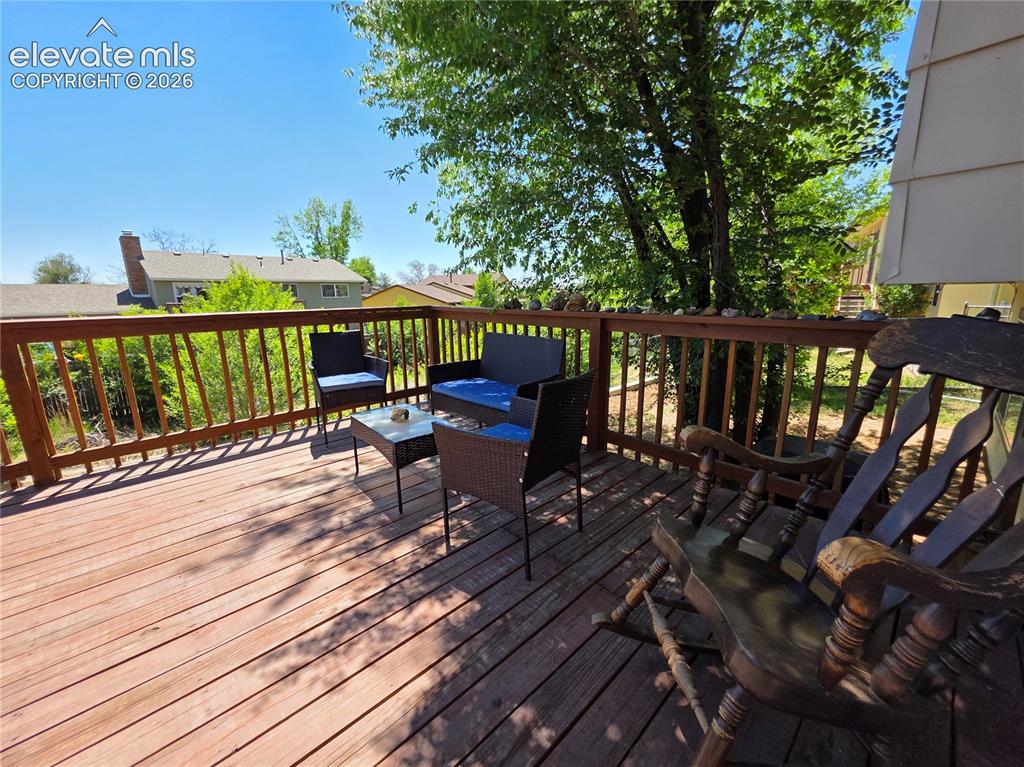 Image 7 of 19: Deck