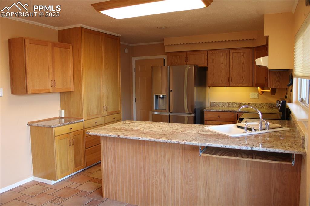 Image 16 of 48: Kitchen with soft close cabinets