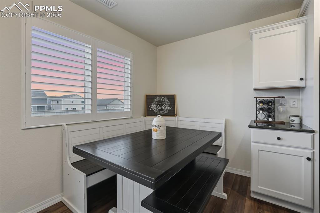 Image 12 of 38: Dining Area