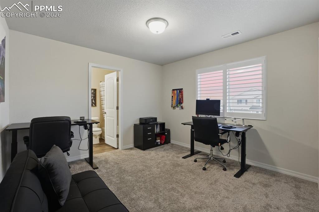 Image 26 of 38: has adjoining jack & jill bath