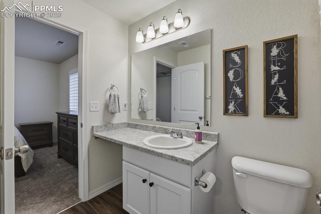 Image 31 of 38: Bathroom