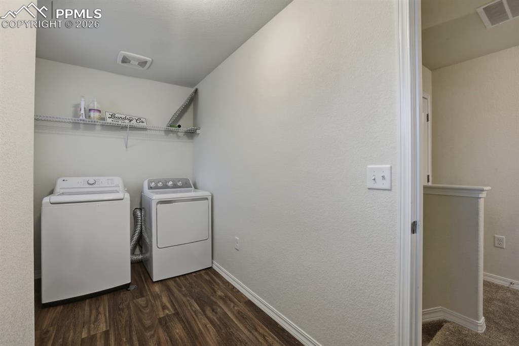 Image 32 of 38: spacious laundry space