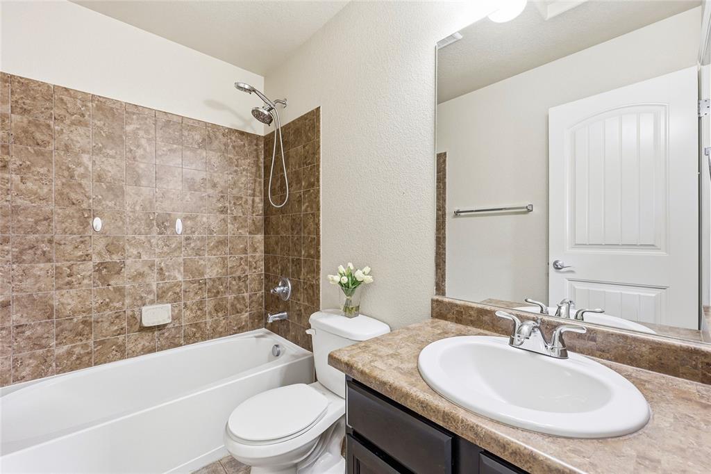 Image 12 of 21: Bathroom