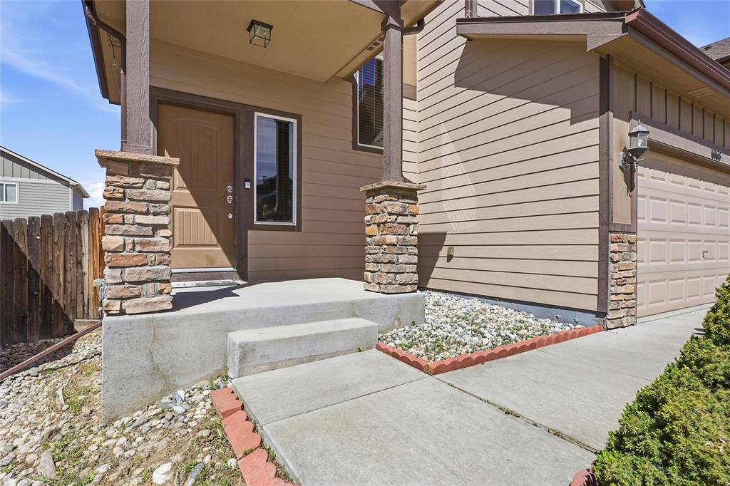 Image 14 of 21: Entry