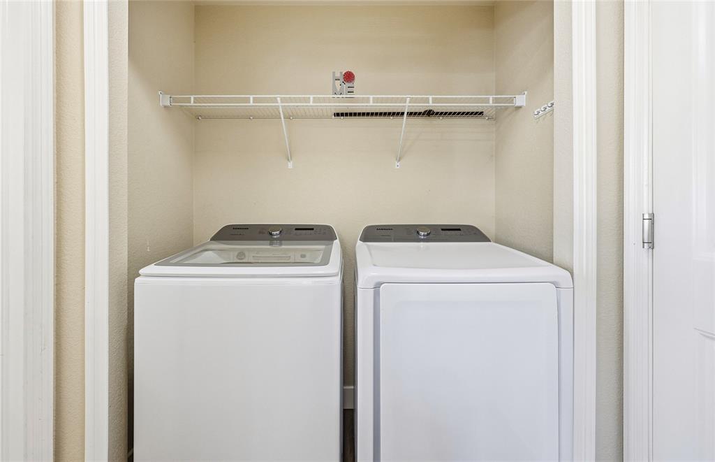 Image 18 of 21: Laundry