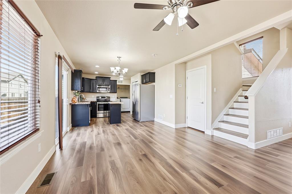 Image 4 of 21: Kitchen