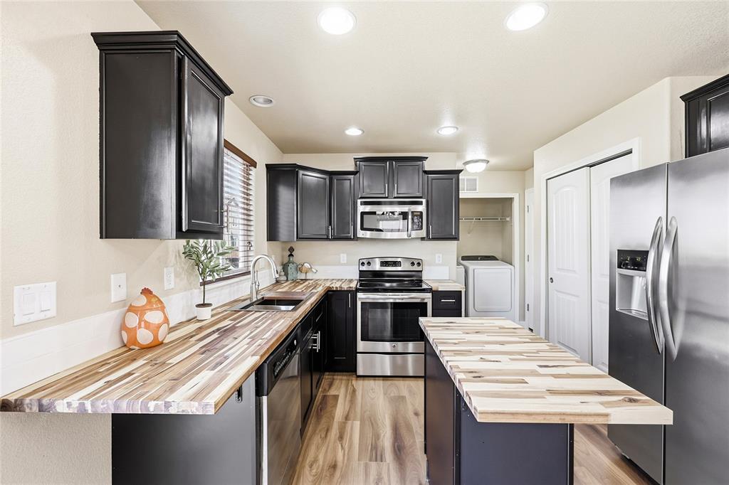 Image 5 of 21: Kitchen