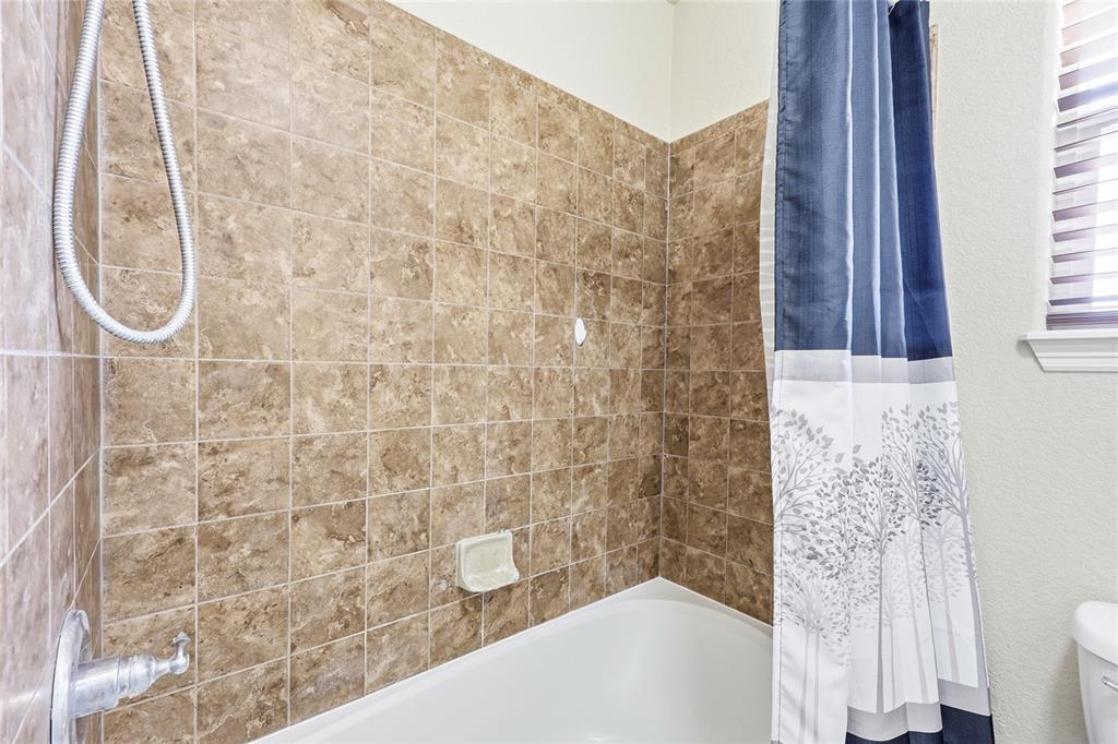 Image 9 of 21: Bathroom